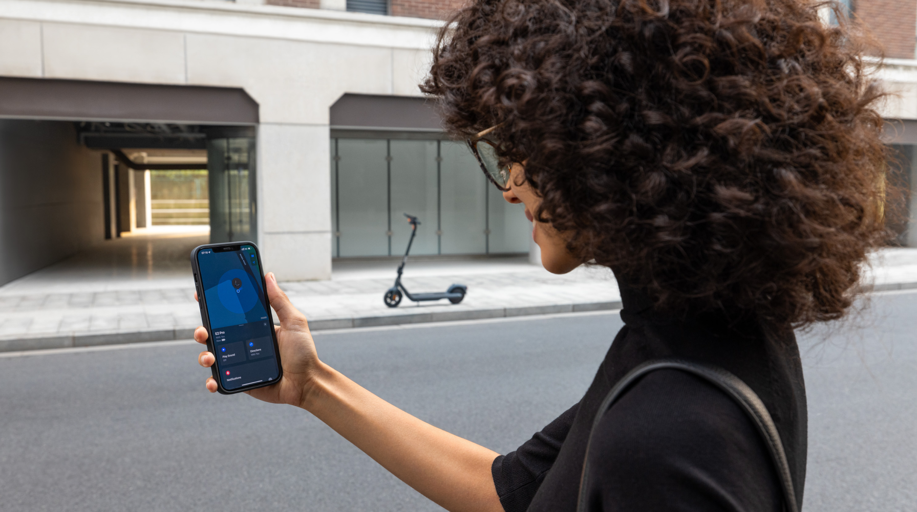 Xiaomi Ninebot E2 Pro Commuter E-Scooter: Fast-Folding Design, 50km Range, 10" Tires & Integrated Headlight for Urban Travel